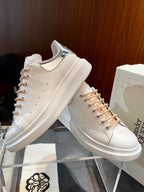 Weiße Turnschuhe