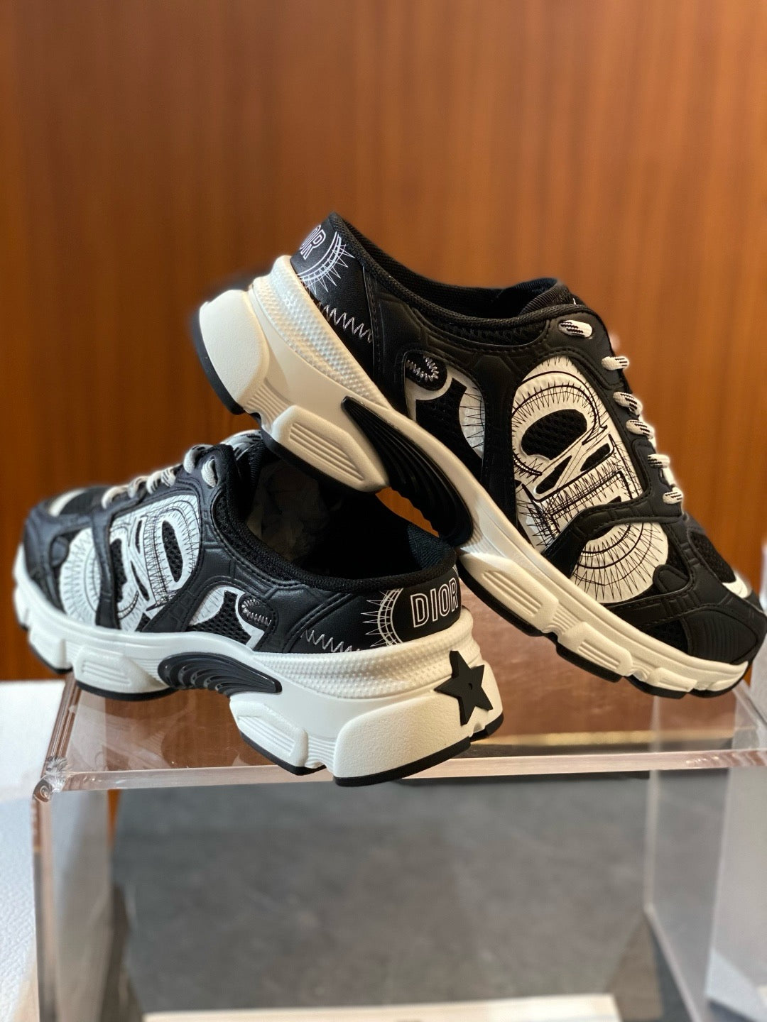 Grey Mesh Print Runner - Women's