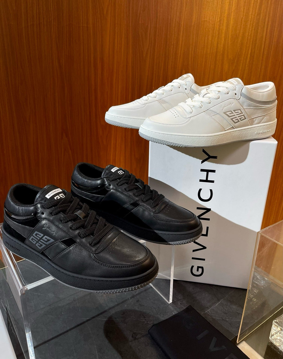 Black Leather Plain Low-Top - Men's