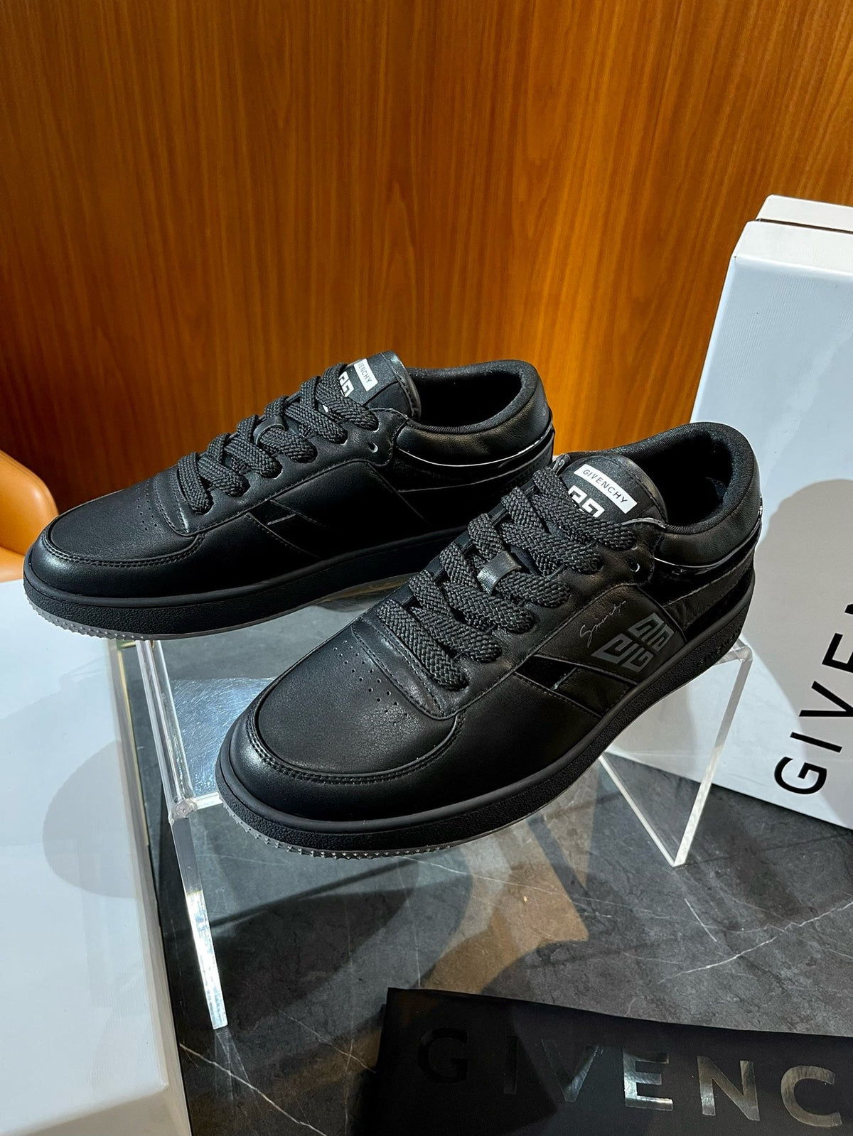 Black Leather Plain Low-Top - Men's