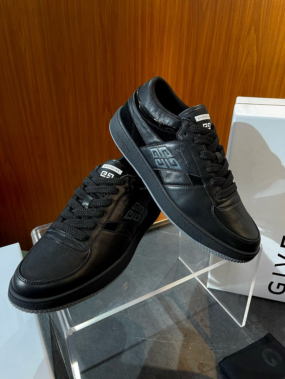 Black Leather Plain Low-Top - Men's