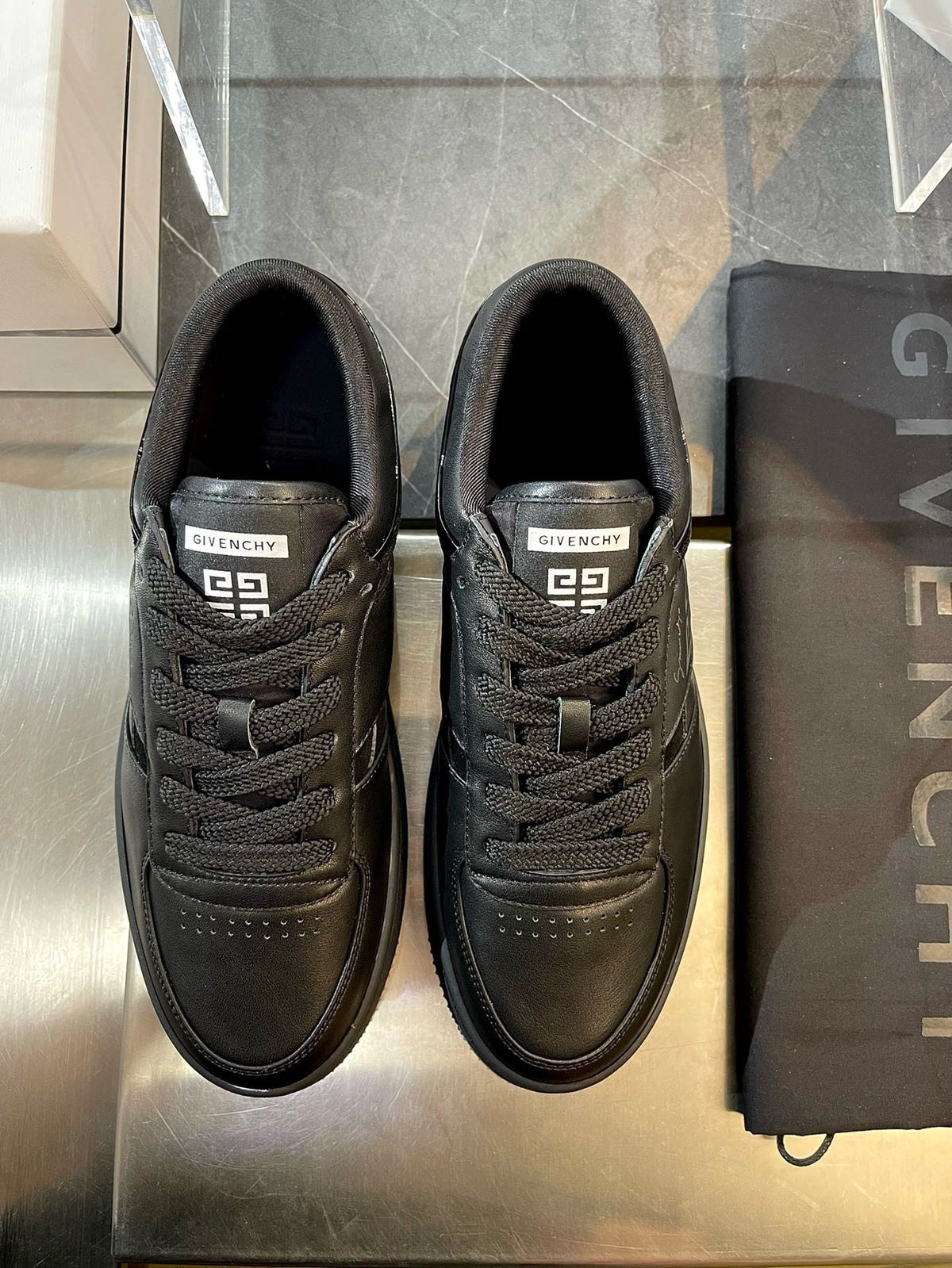 Black Leather Plain Low-Top - Men's