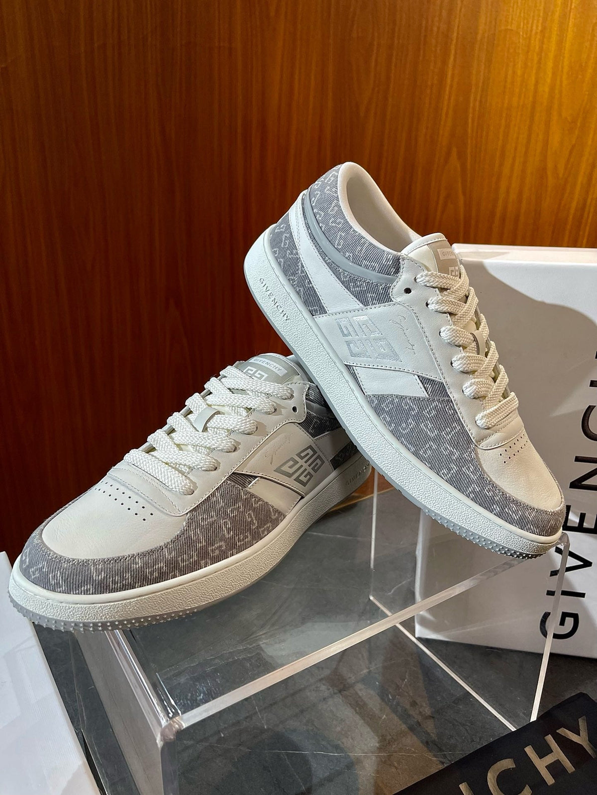 Cremefarbene Low-Top-Sneaker mit Leder-Paneelen – Herren