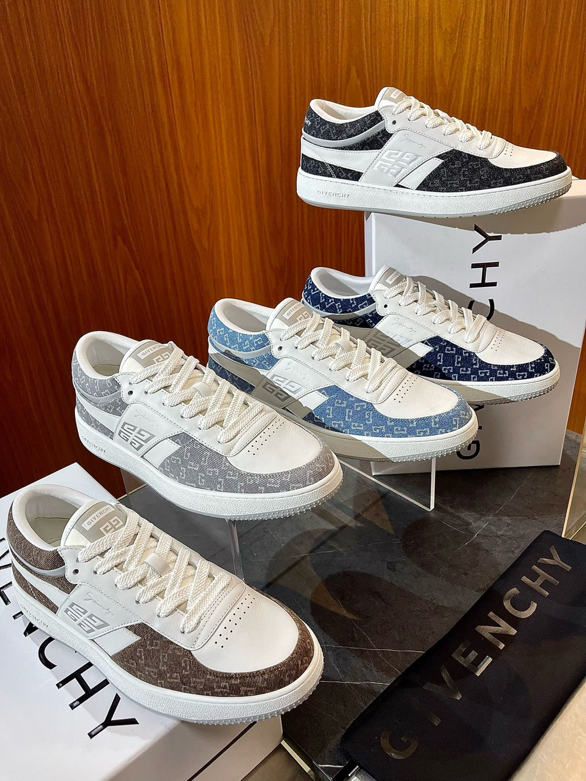 Cremefarbene Low-Top-Sneaker mit Leder-Paneelen – Herren