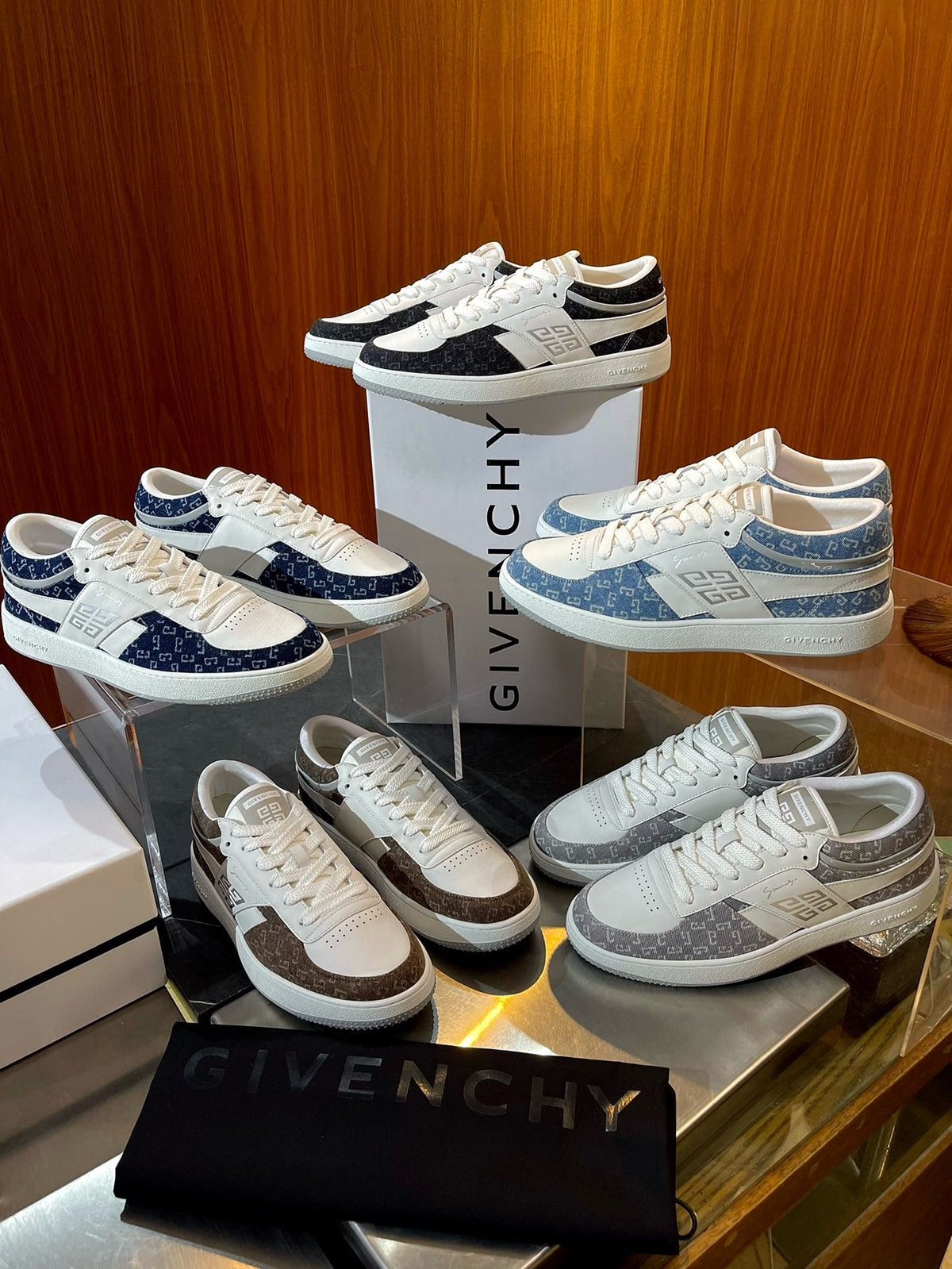 Cremefarbene Low-Top-Sneaker mit Leder-Paneelen – Herren