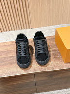 Schwarzer Wildleder-Shearling-gefütterter Low-Top – Damen