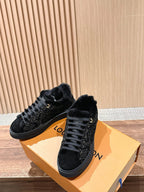 Schwarzer Wildleder-Shearling-gefütterter Low-Top – Damen