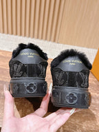Schwarzer Wildleder-Shearling-gefütterter Low-Top – Damen