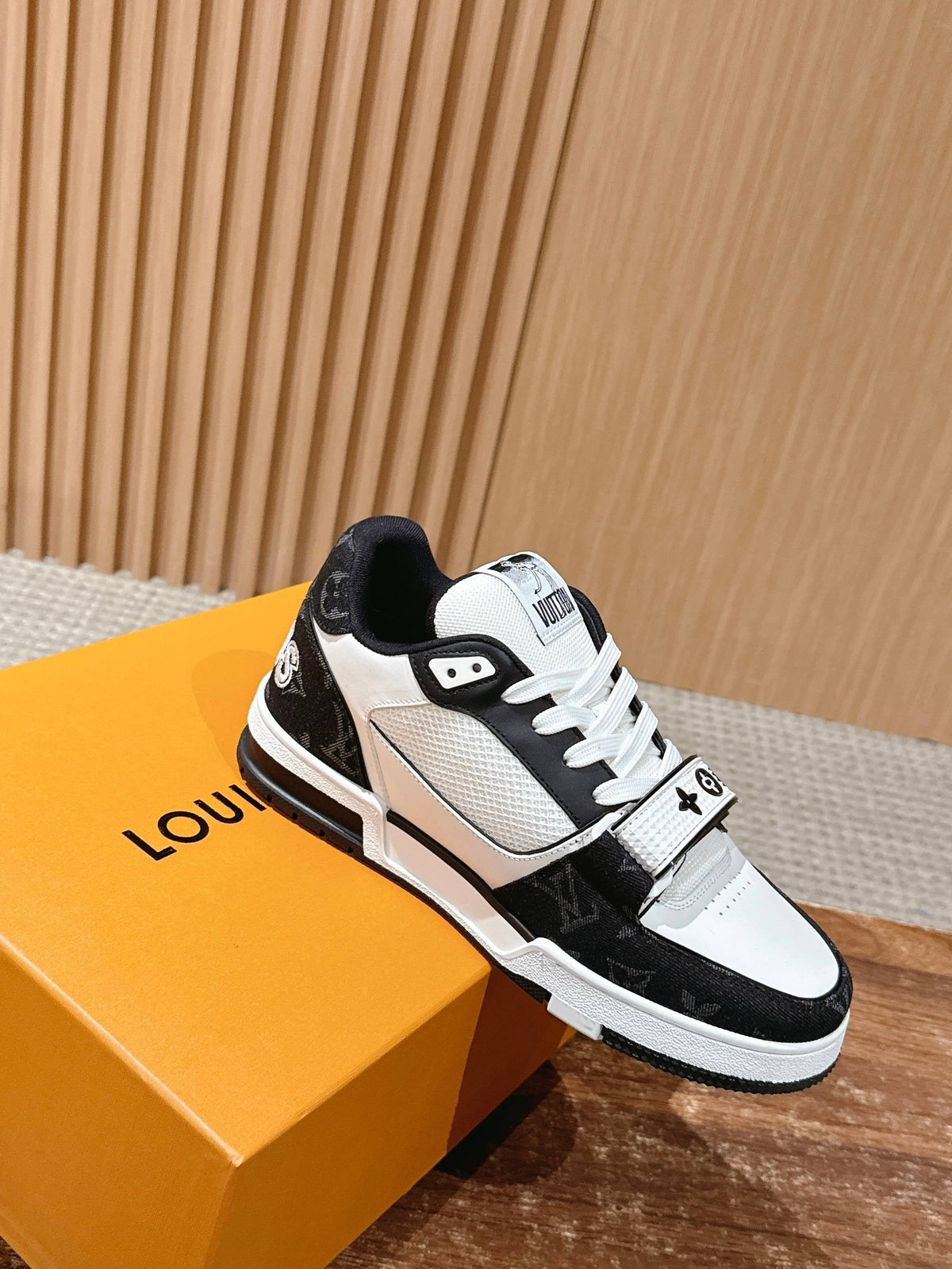 White Leather Graphic Chunky - Men's
