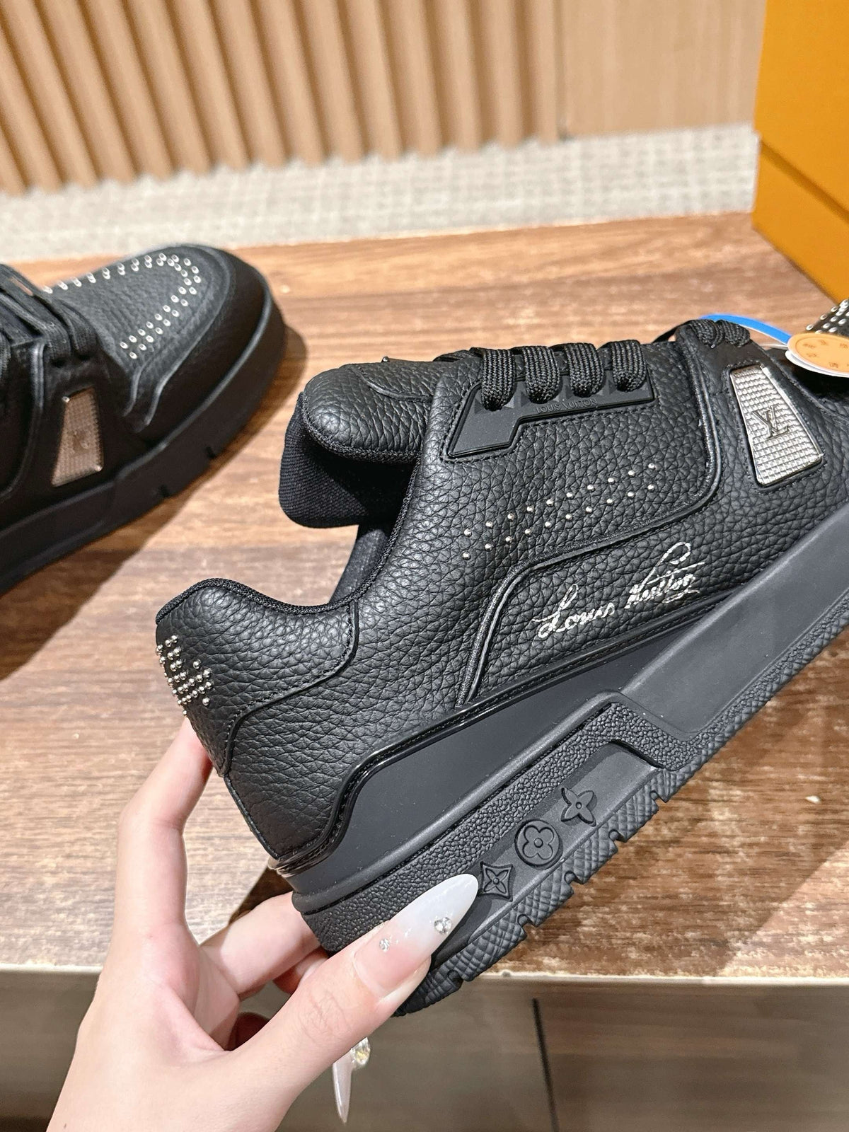 Trainer Black Textured
