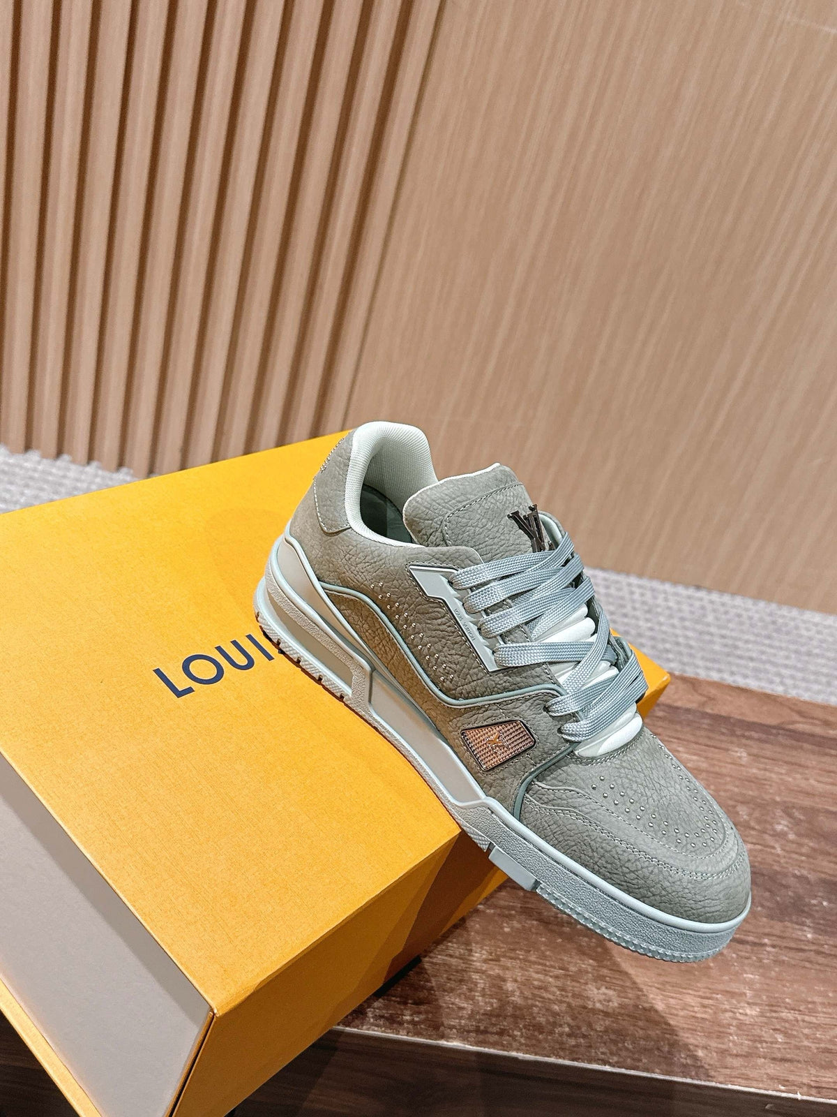 Trainer Black Textured