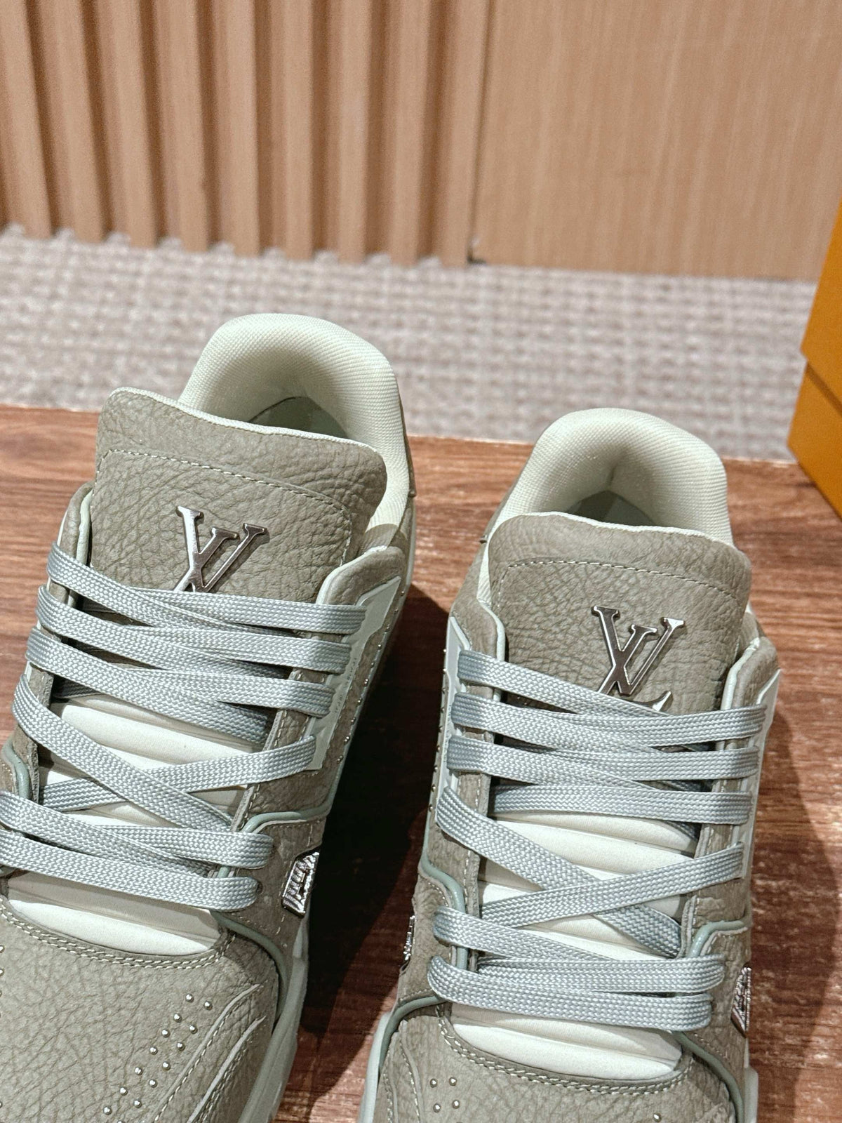 Trainer Black Textured