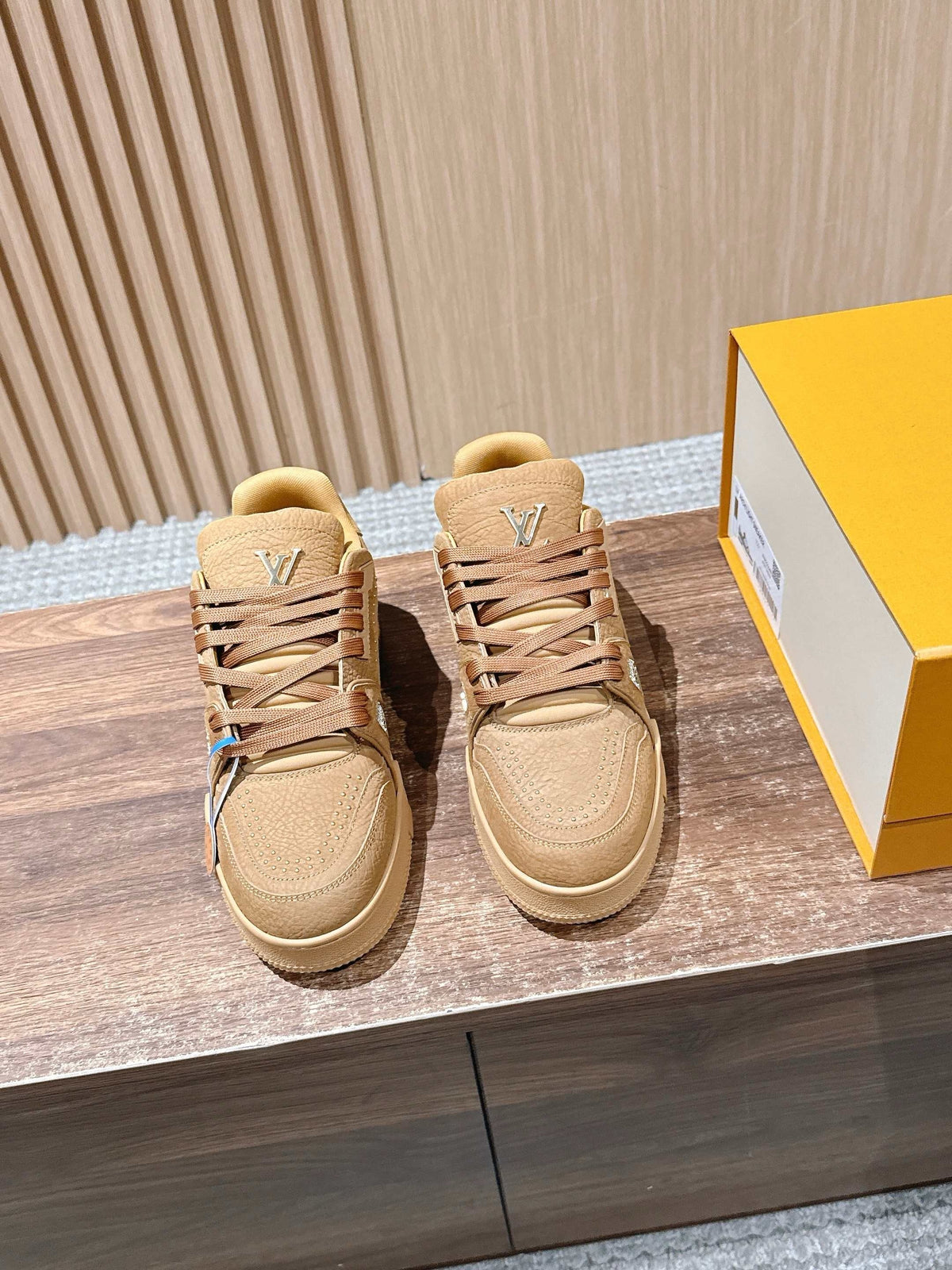 Trainer Black Textured