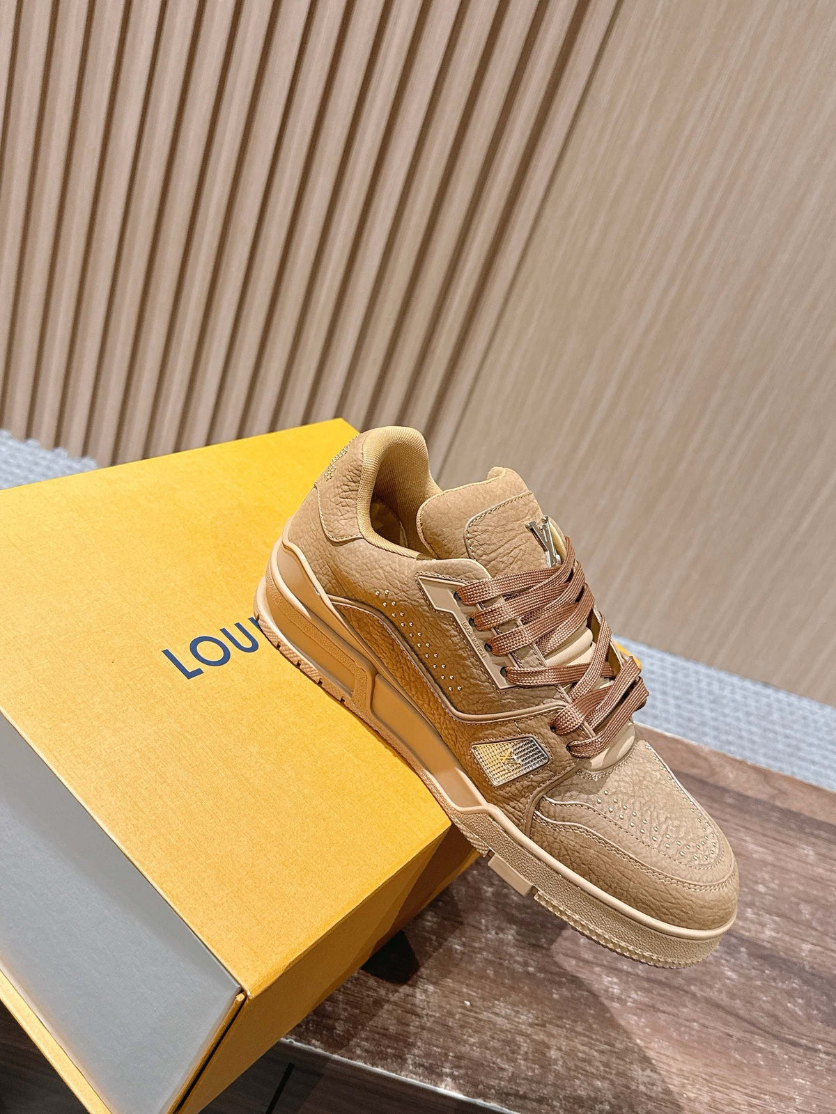Trainer Black Textured