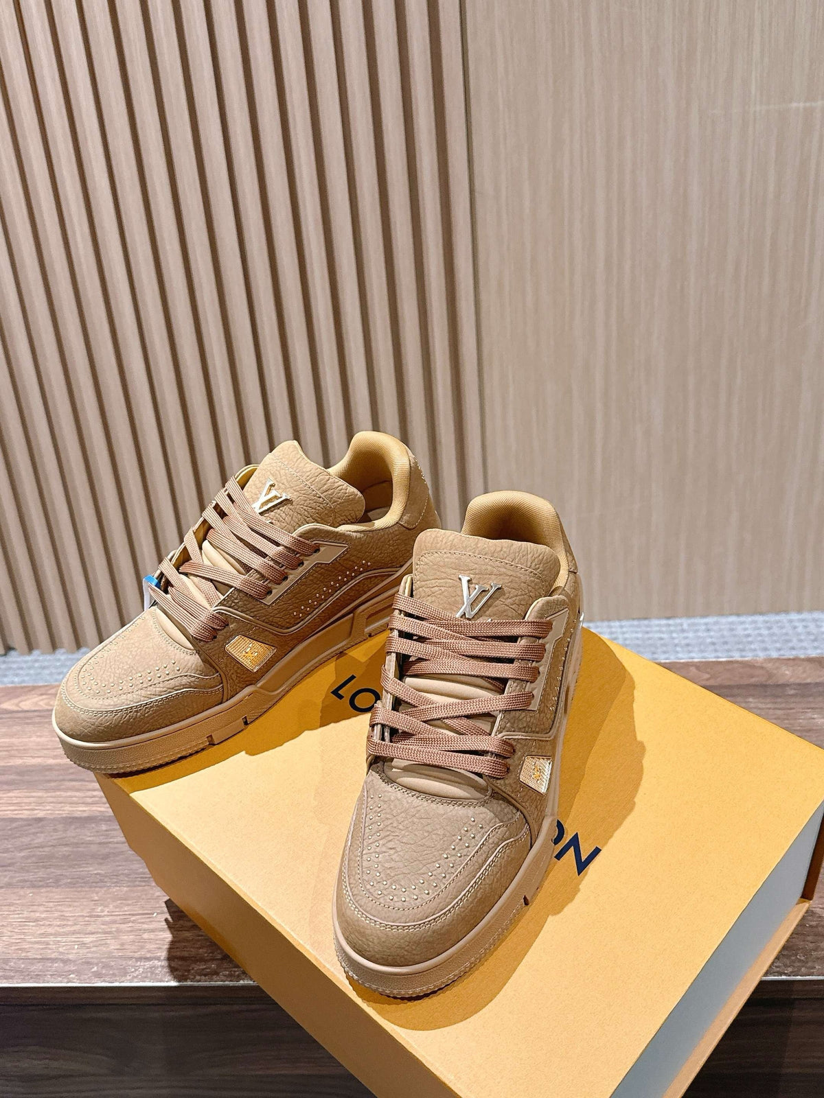 Trainer Black Textured