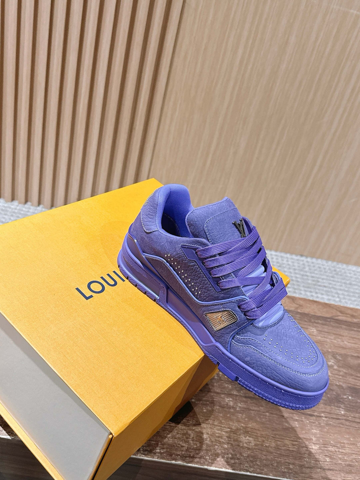 Trainer Black Textured
