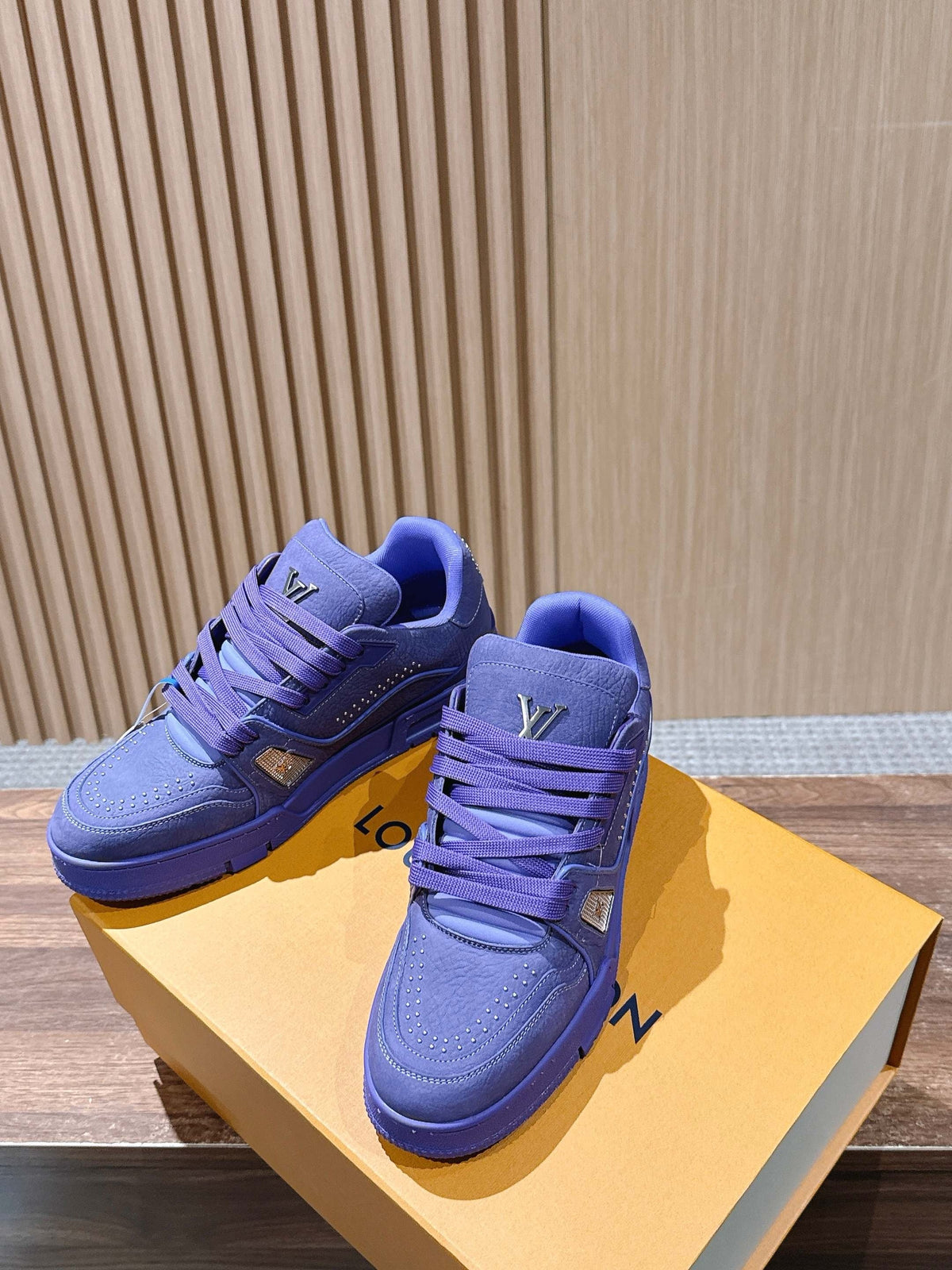Trainer Black Textured