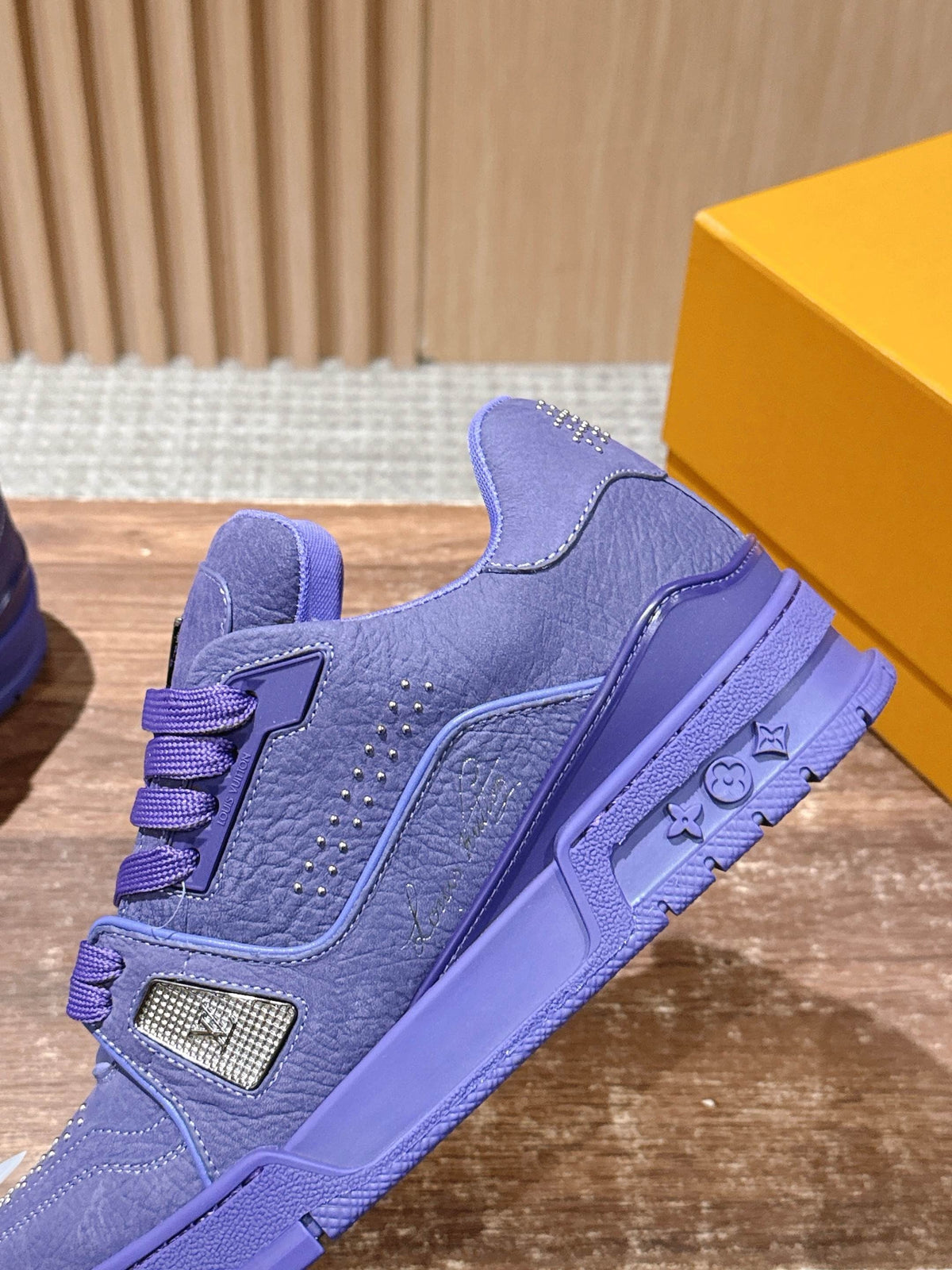 Trainer Black Textured