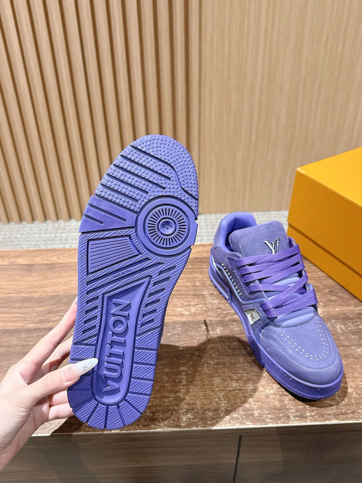 Trainer Black Textured