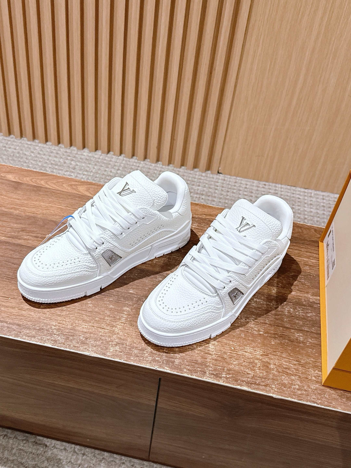 Trainer Black Textured