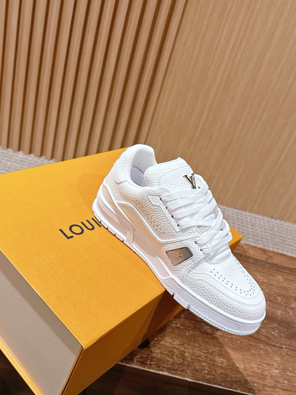 Trainer Black Textured