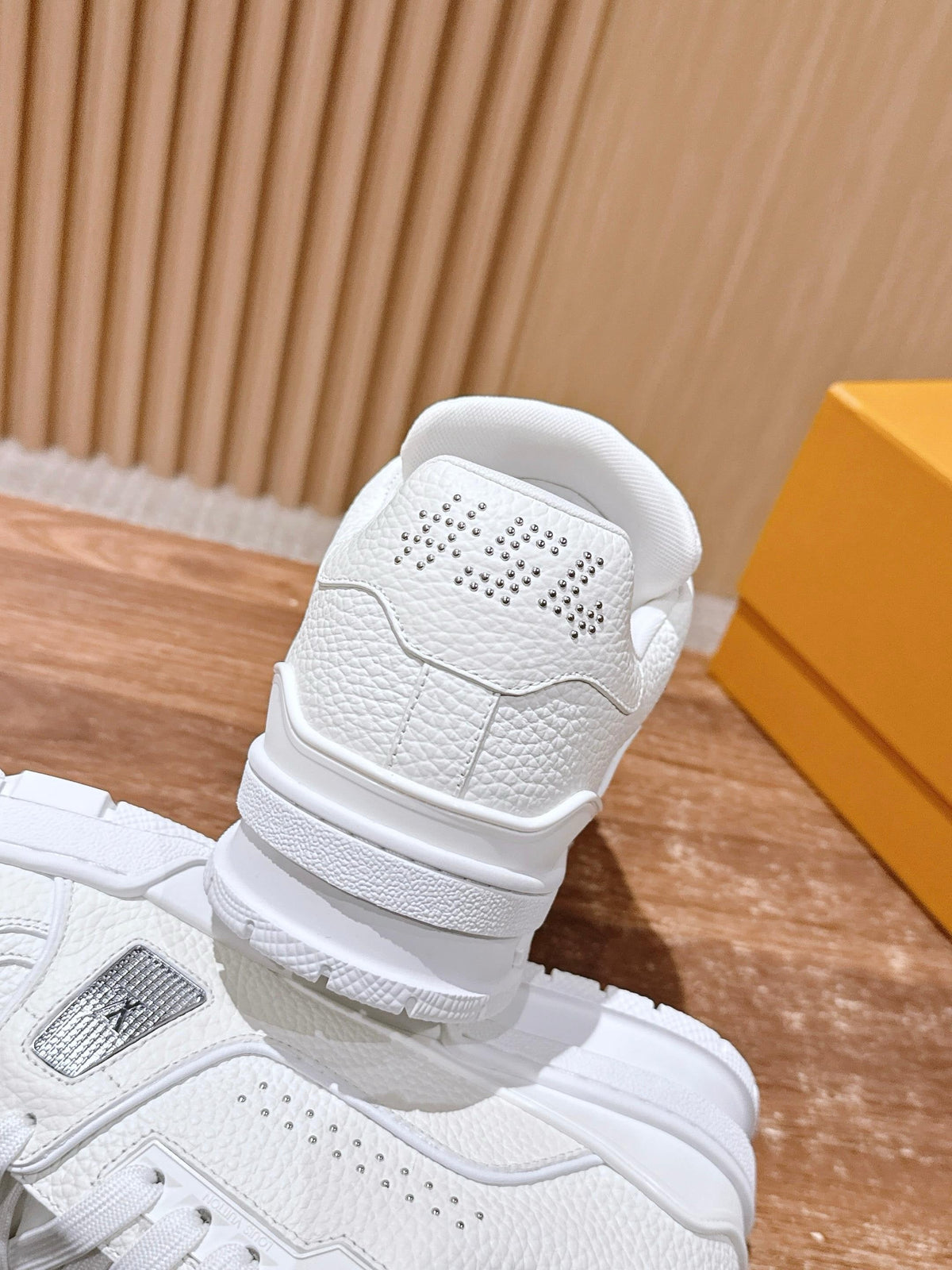 Trainer Black Textured