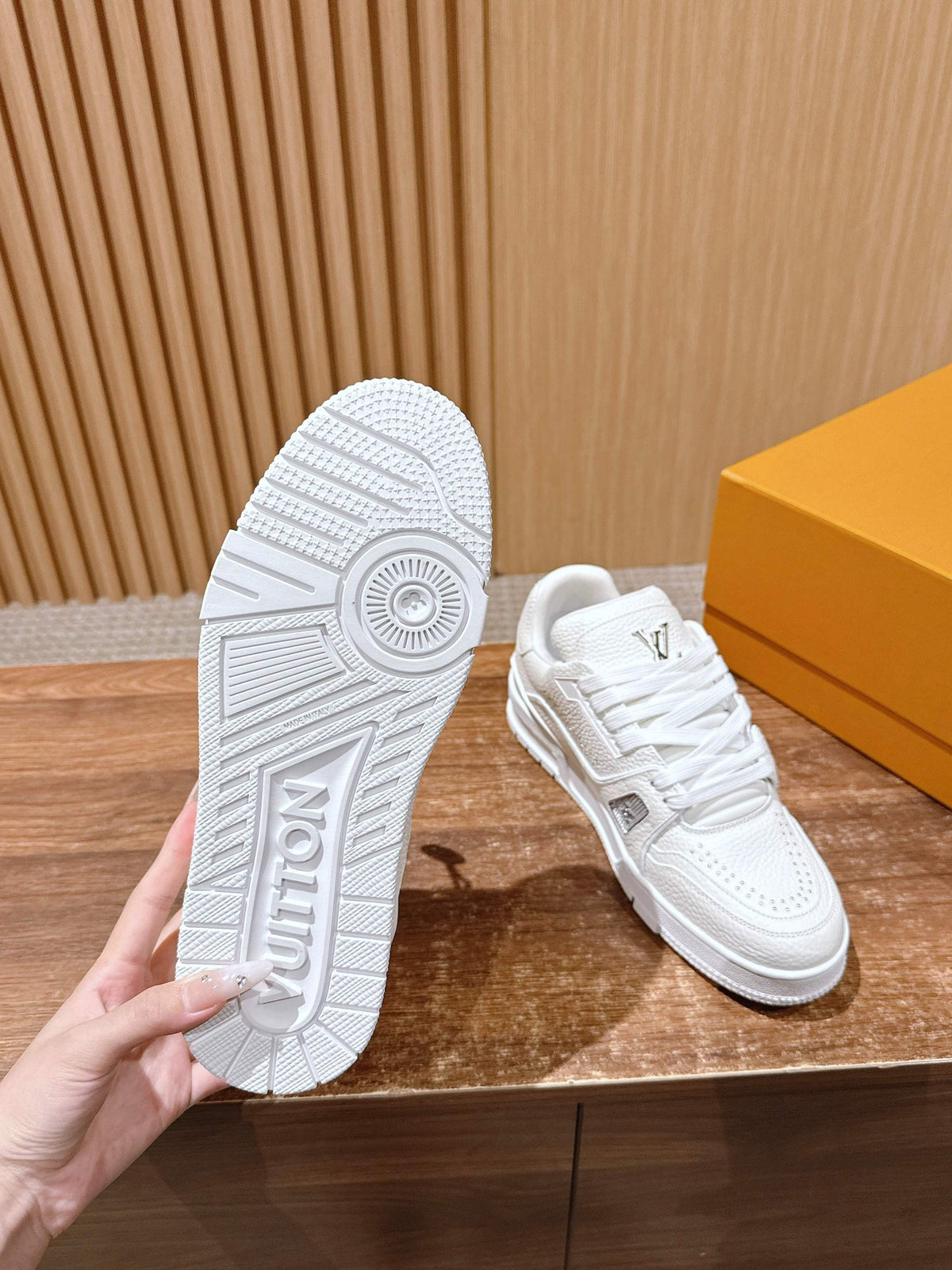 Trainer Black Textured
