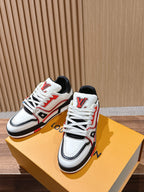 Trainer Rot und Weiß