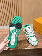 Trainer Rot und Weiß