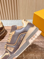 Trainer Rot und Weiß