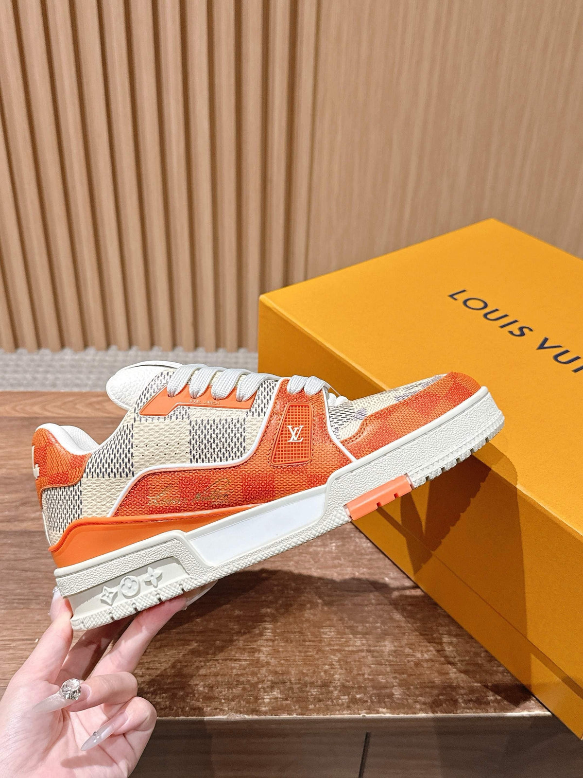 Trainer Orange