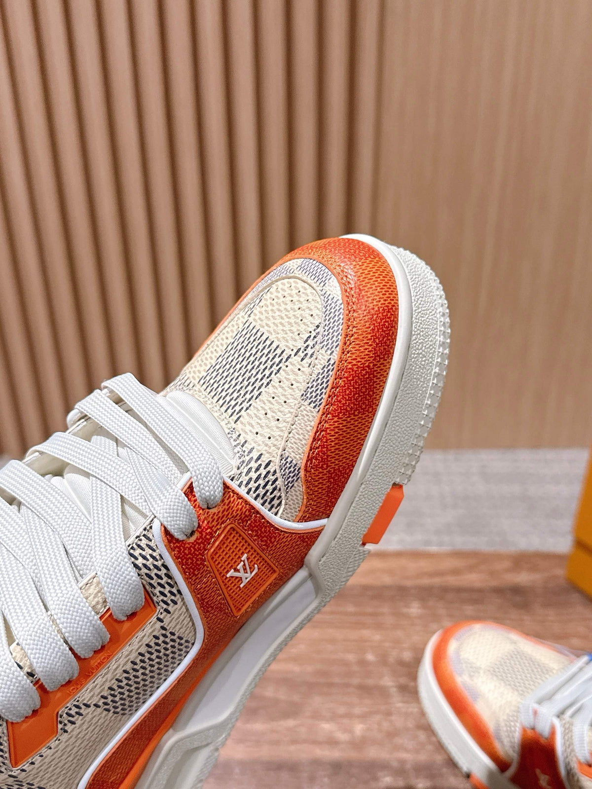 Trainer Orange