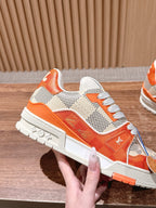 Trainer Orange