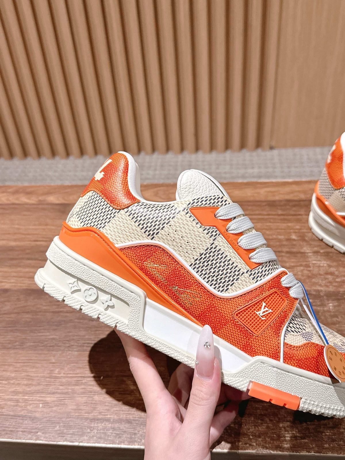 Trainer Orange