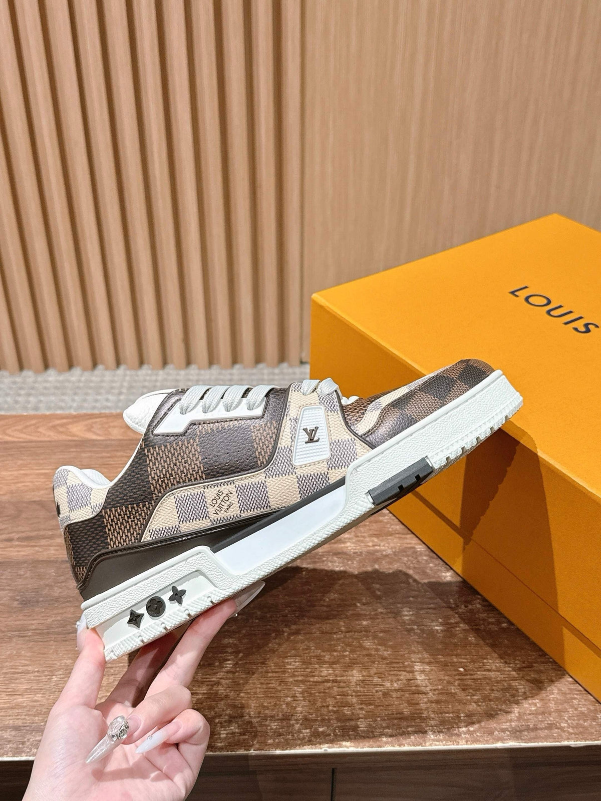 Trainer Orange