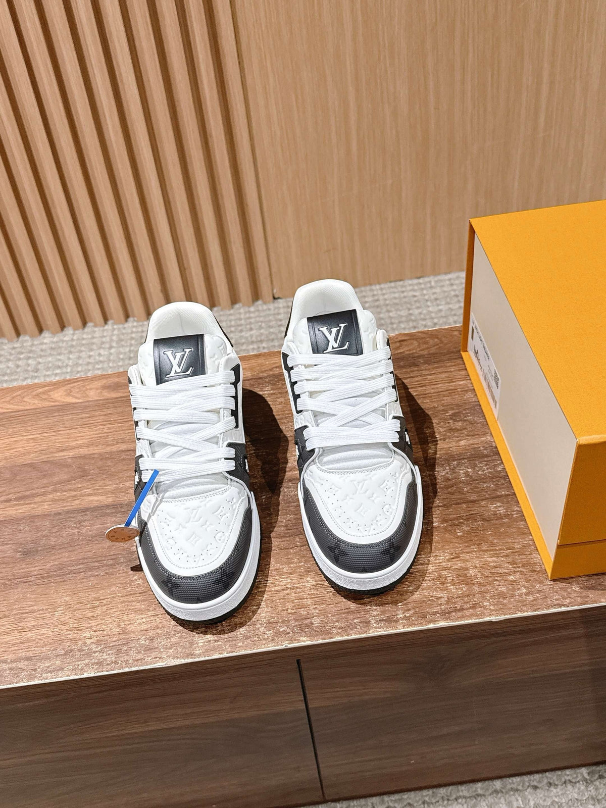 Trainer Grey