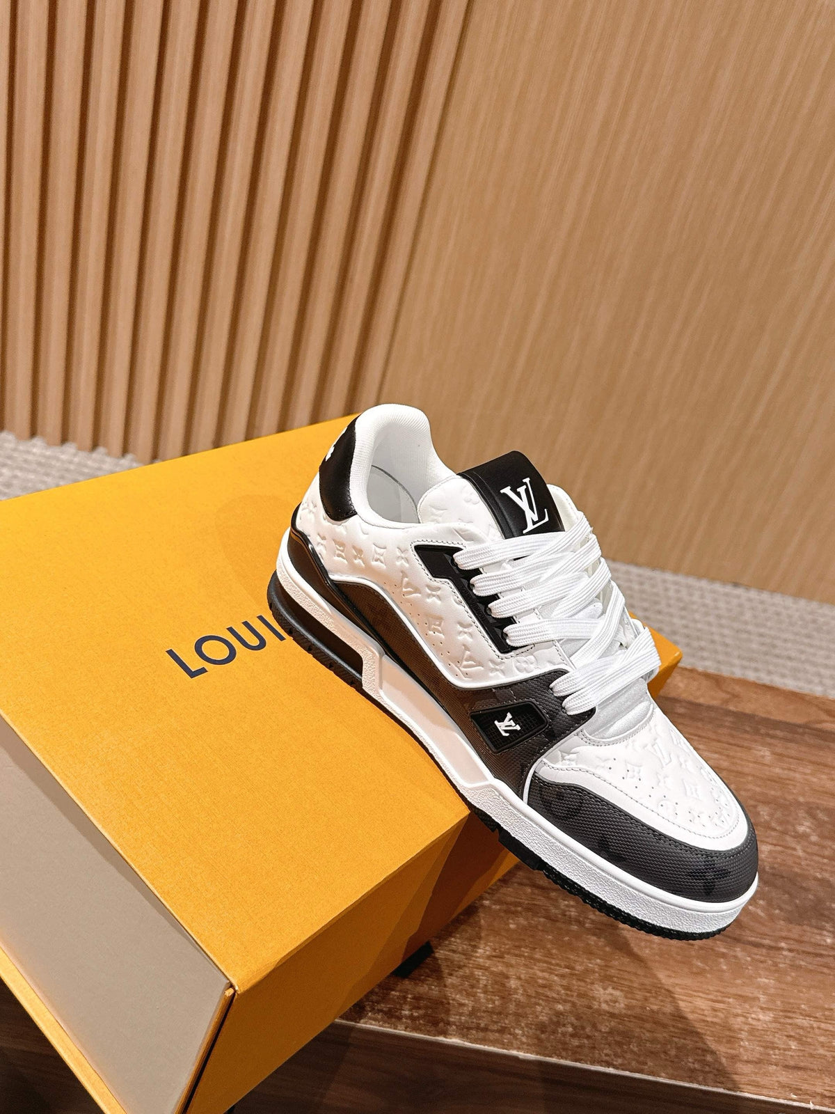 Trainer Grey