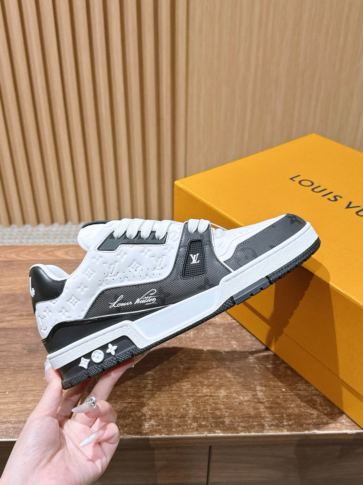 Trainer Grey