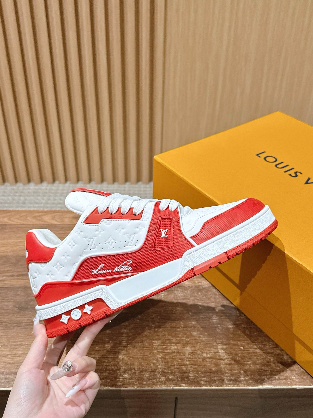Trainer Grey
