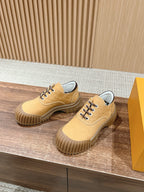 Beige Leder-Stiefelette mit Profilsohle – Damen