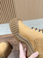 Beige Leder-Stiefelette mit Profilsohle – Damen