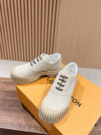Beige Leder-Stiefelette mit Profilsohle – Damen