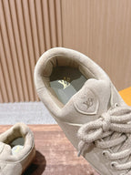 Cremefarbener, geprägter Low-Top aus Leder – Damen