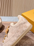 Cremefarbener, geprägter Low-Top aus Leder – Damen
