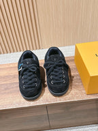 Cremefarbener, geprägter Low-Top aus Leder – Damen