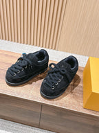 Cremefarbener, geprägter Low-Top aus Leder – Damen