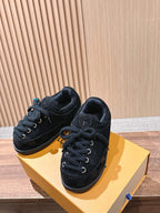 Cremefarbener, geprägter Low-Top aus Leder – Damen