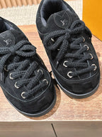 Cremefarbener, geprägter Low-Top aus Leder – Damen