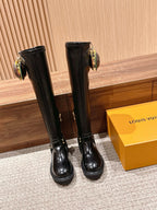Schwarzer kniehoher Stiefel mit Lederbesatz – Damen