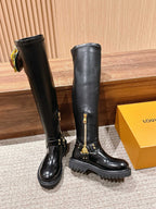 Schwarzer kniehoher Stiefel mit Lederbesatz – Damen